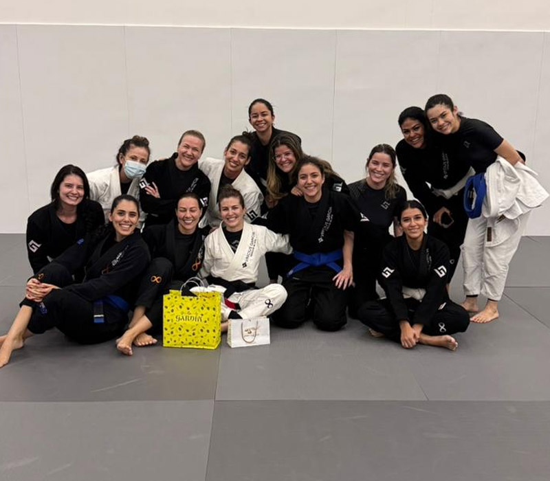 Turma Feminina – Professora Luana Garcia Faixa Preta